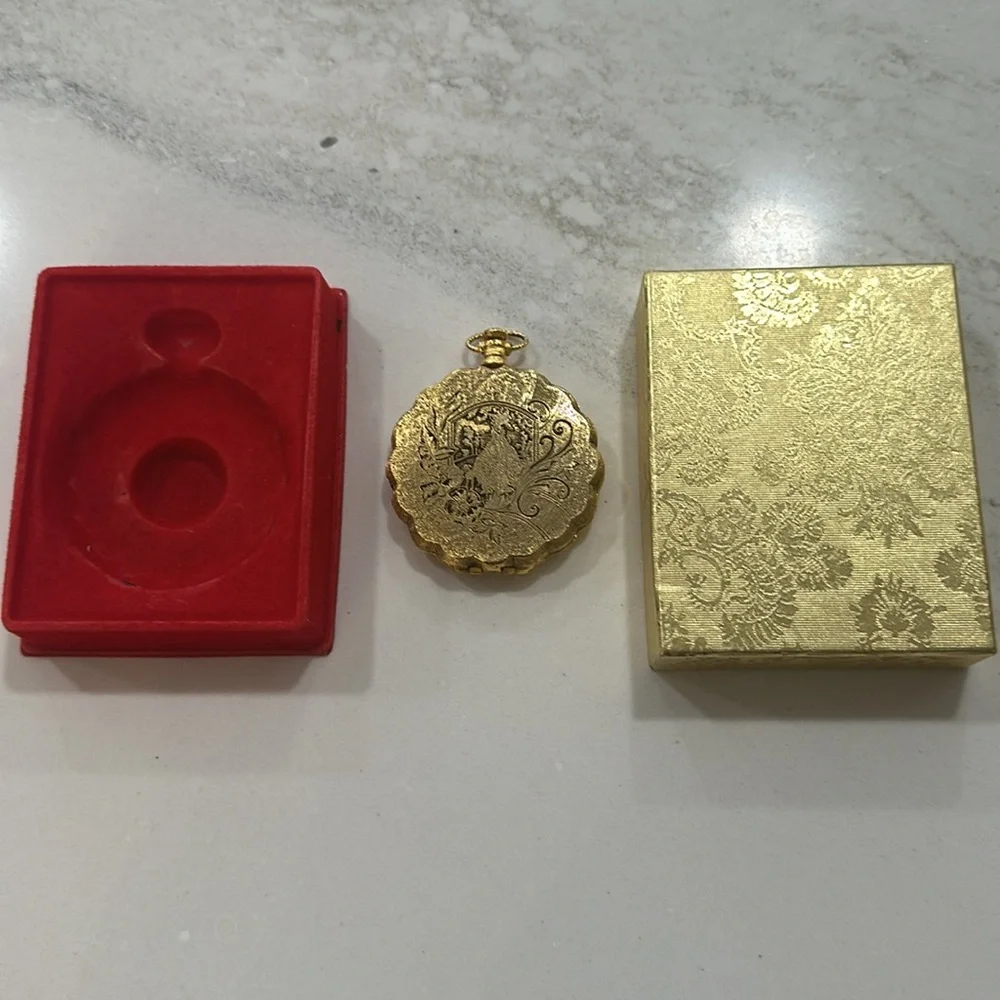 Vintage 1970’s Maxfactor New in box Powder Makeup Gold Plated Antique Compact - Picture 3 of 3